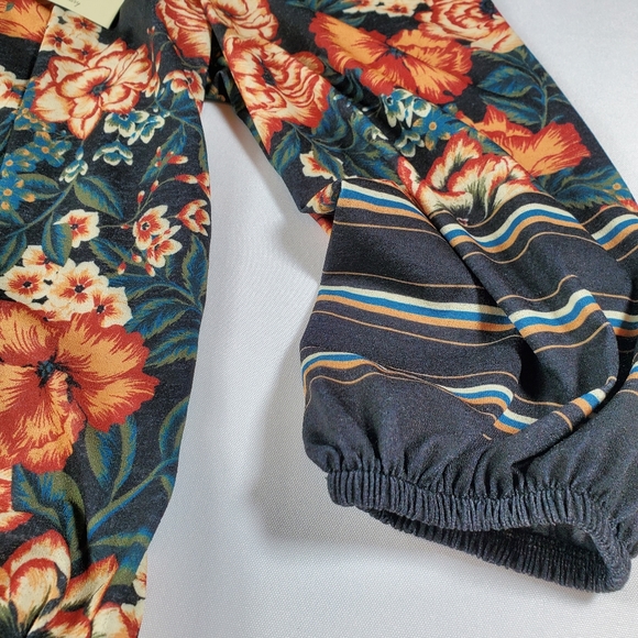 💥Just In💥 Off Shoulder Crop M NWT - Picture 2 of 7